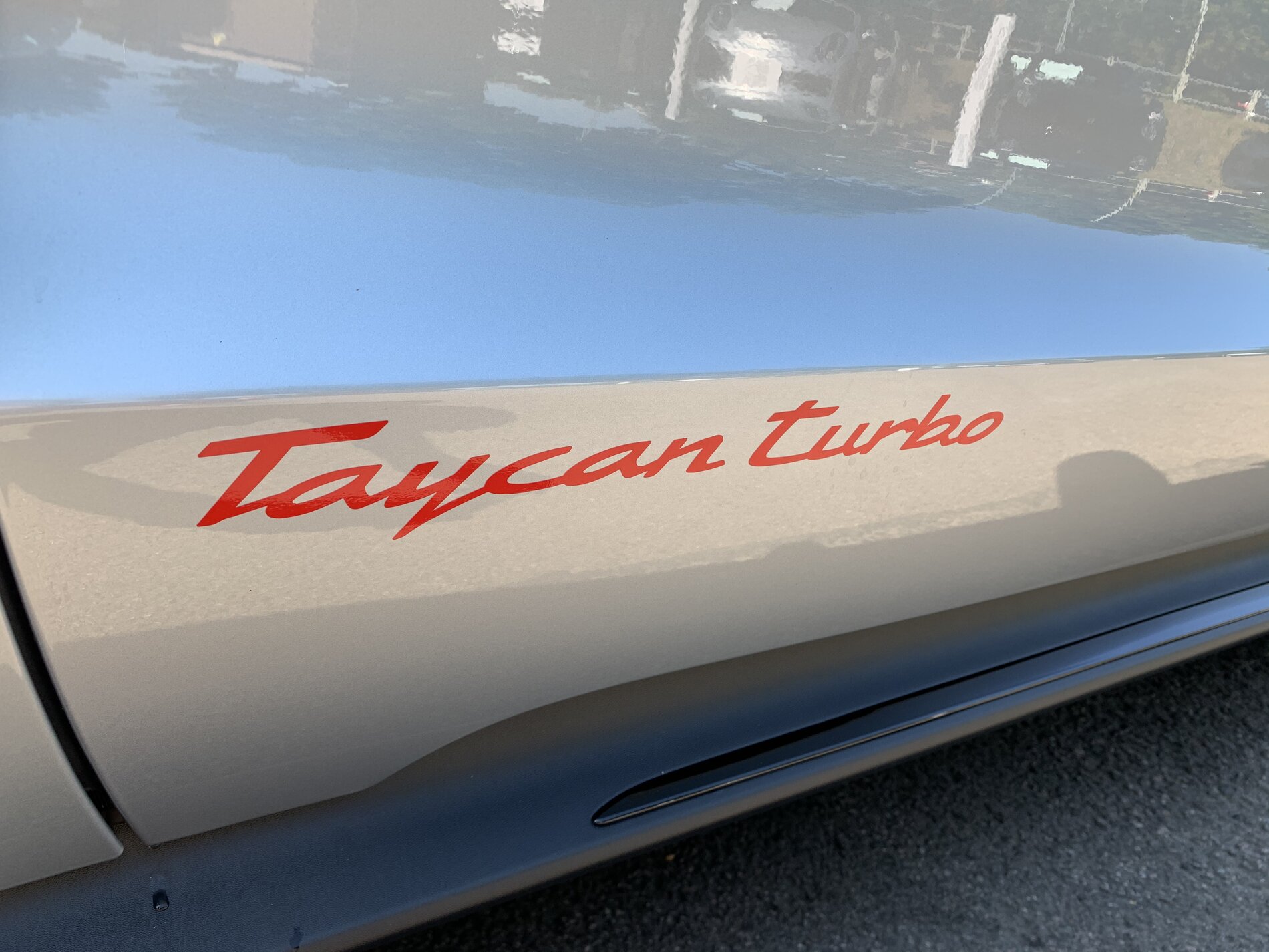 Porsche Taycan DOLOMITE SILVER Taycan Club 10B2C8E2-D5A4-4F60-95E9-90E76BF1BAFF