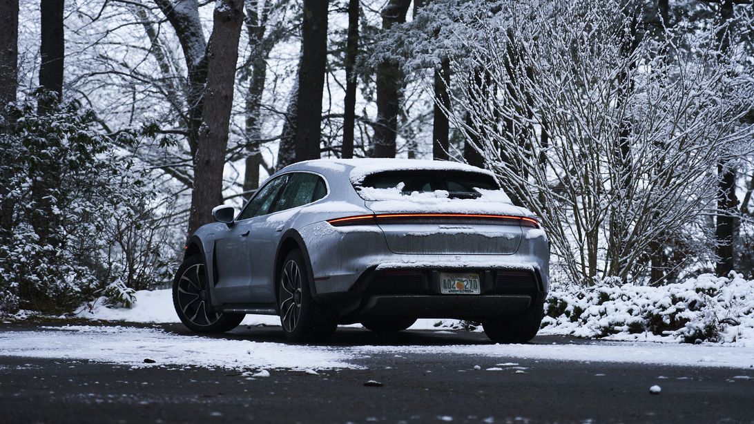 Porsche Taycan Tested: Porsche Taycan beats EPA rating in winter 2021-porsche-taycan-winter-test-01