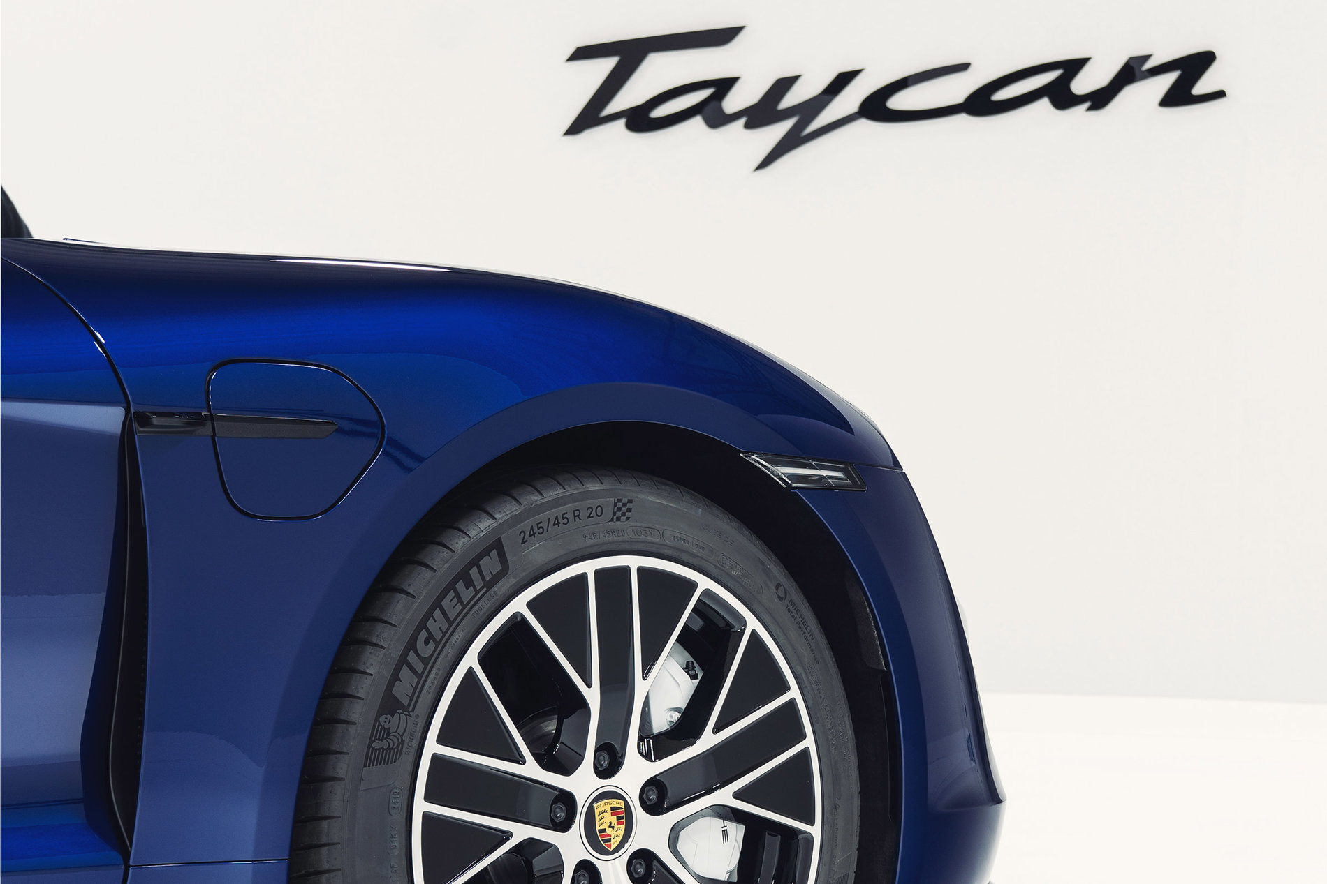 Porsche Taycan GENTIAN BLUE Taycan Club 27_0