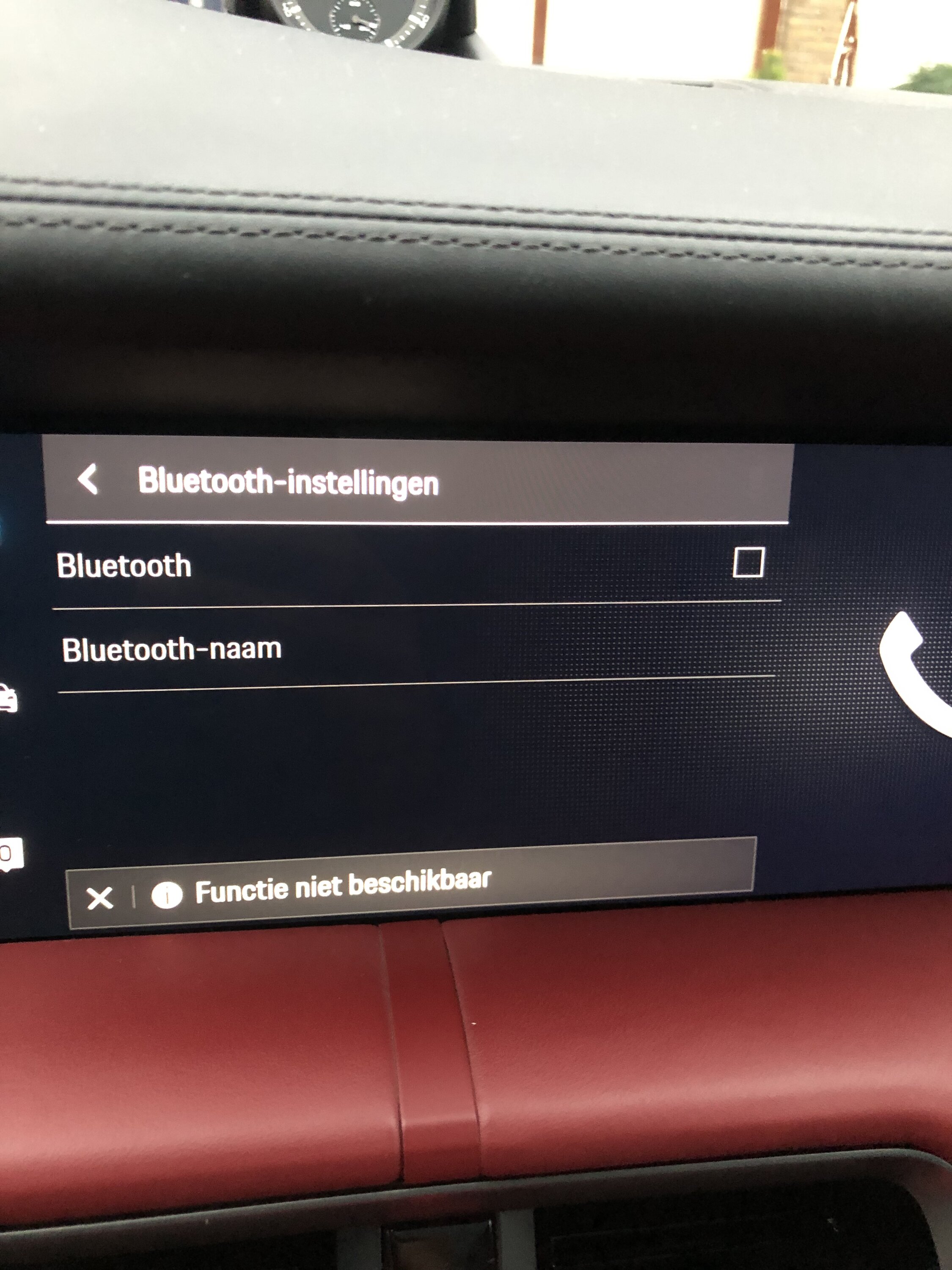 Porsche Taycan No bluetooth or wifi available 367D900F-525F-4732-8AD0-BE4598D265DD