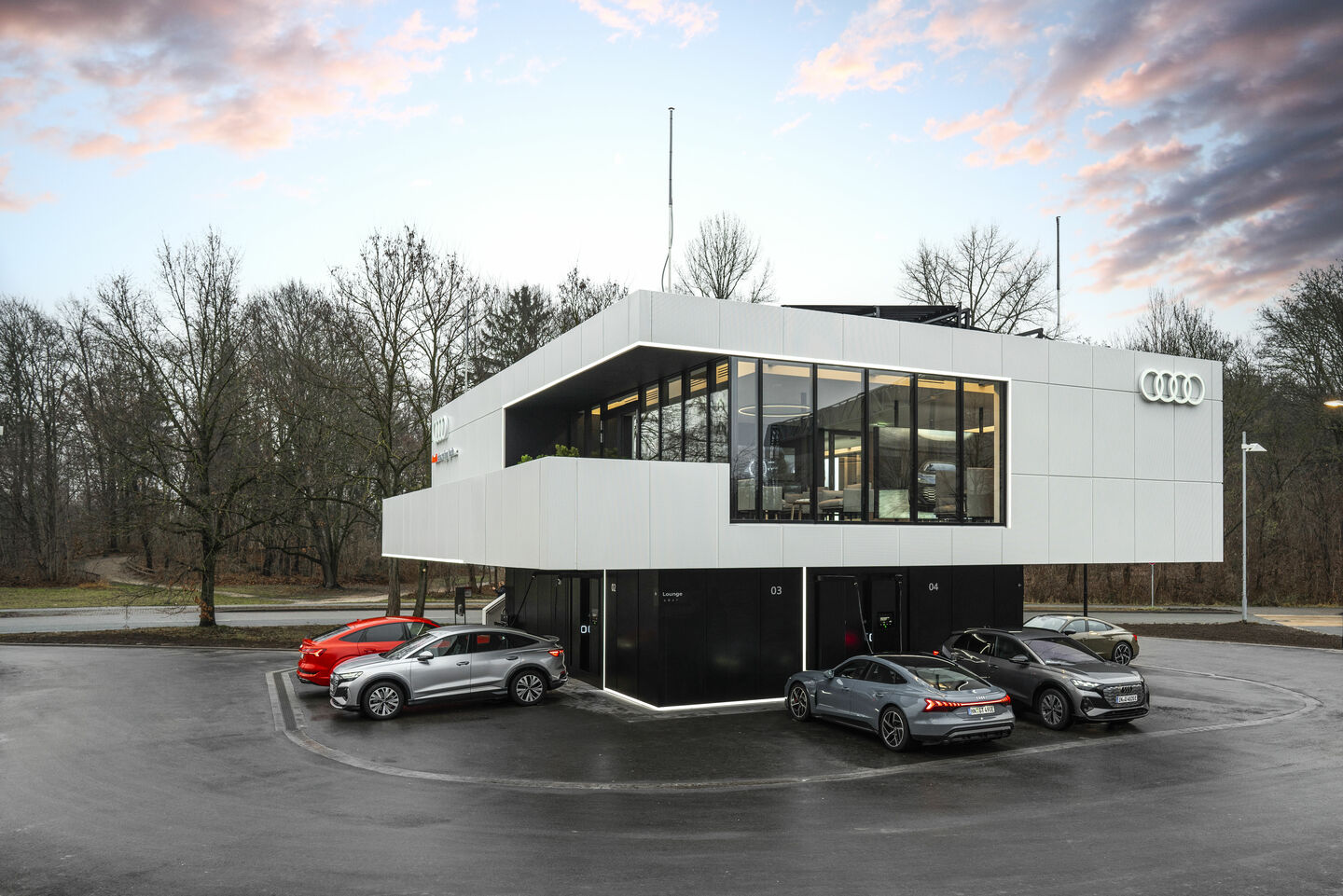 Porsche Taycan First Porsche Charging Lounge opens in Germany A218900_web_1440