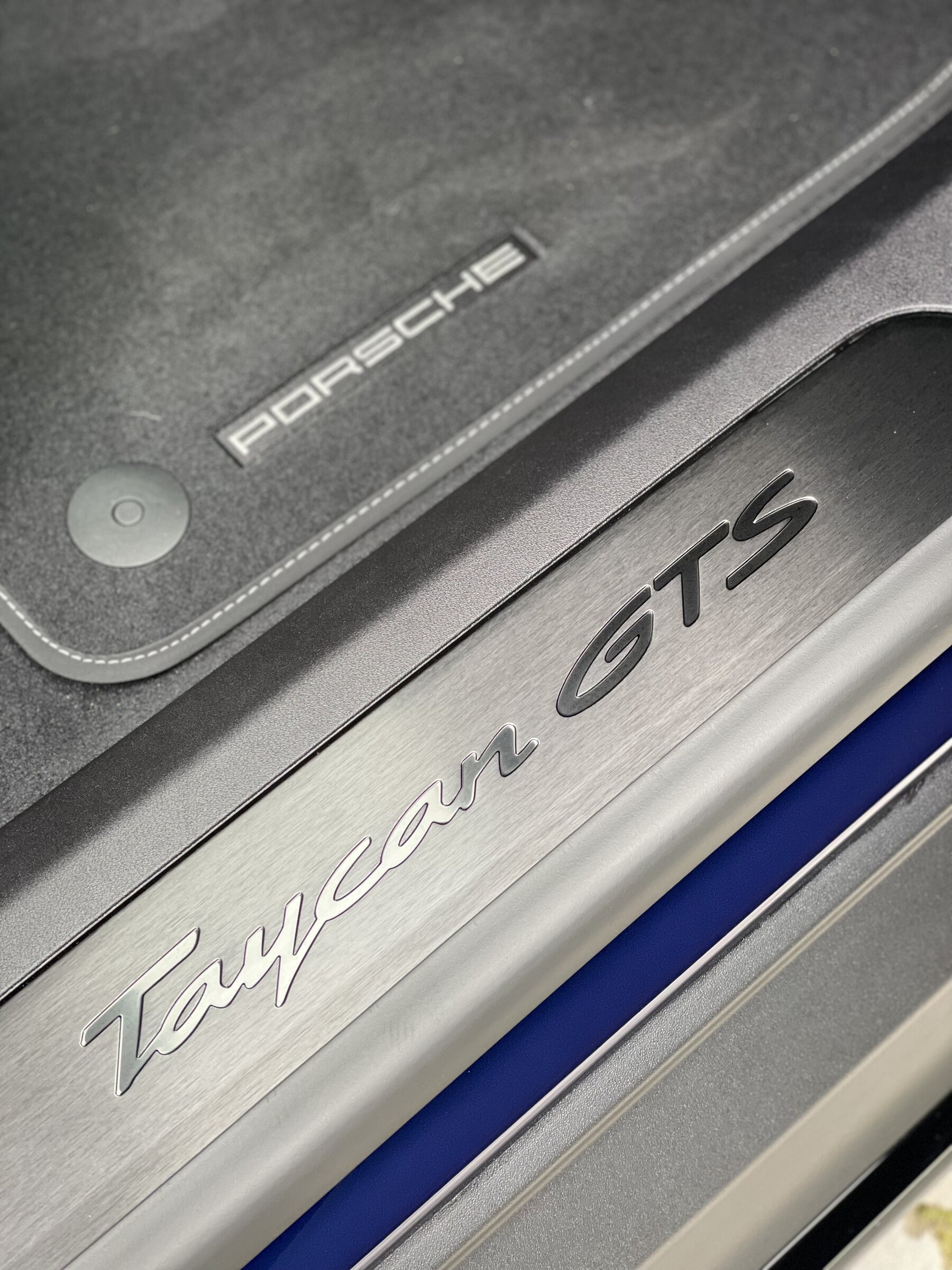 Porsche Taycan GTS in gentian blue with crayon GTS interior DBAED57A-AD1B-4700-A1DD-2859F93AEF3B