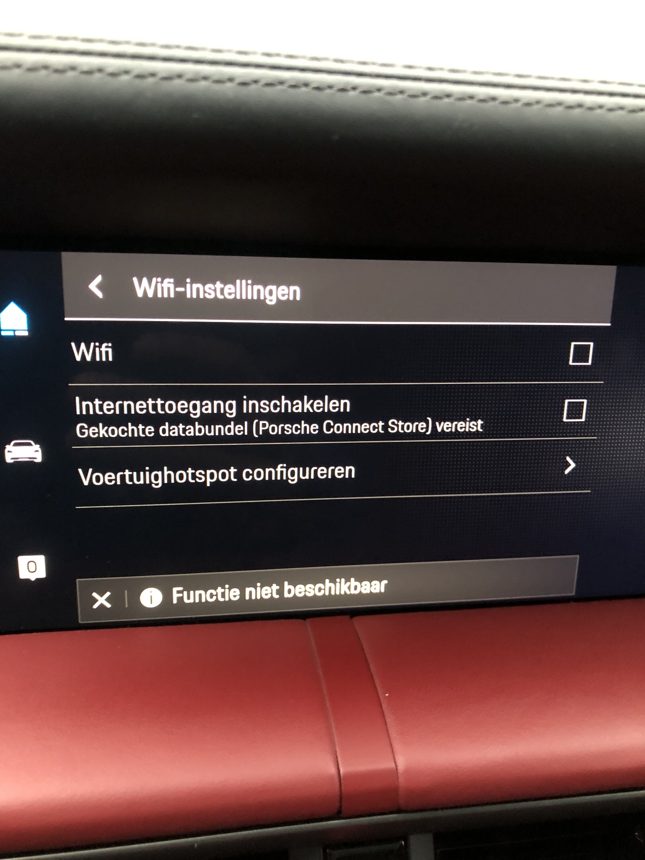 Porsche Taycan No bluetooth or wifi available image