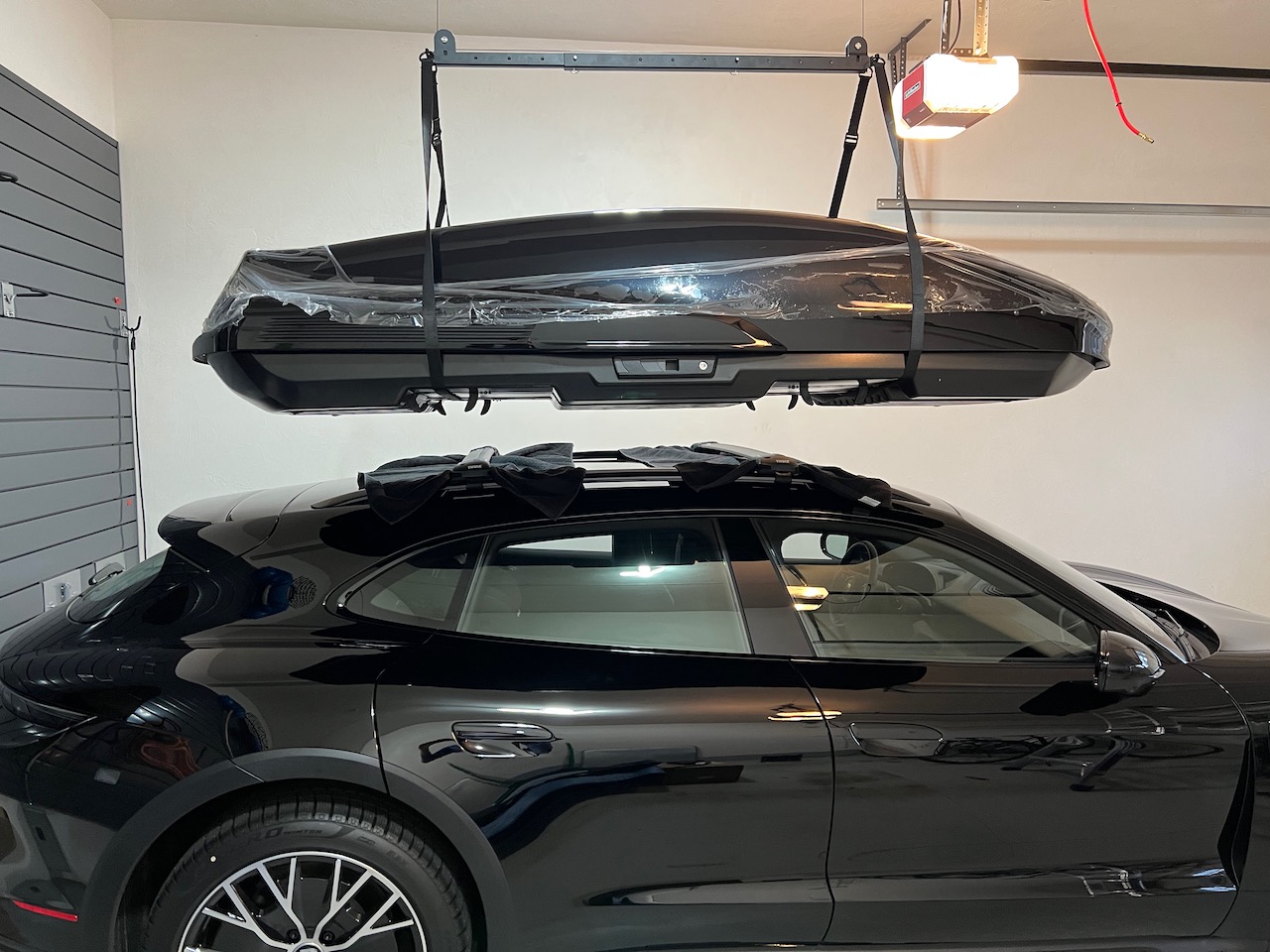 Porsche Taycan Performance Roof Box + Thule WingBars = Noise Issues MountingPPRBOnTWB - 1