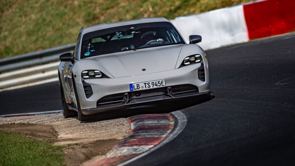 Porsche Taycan Taycan Turbo S Sets EV Nurburgring Record With 7:33 Lap Time S22_3382_fine