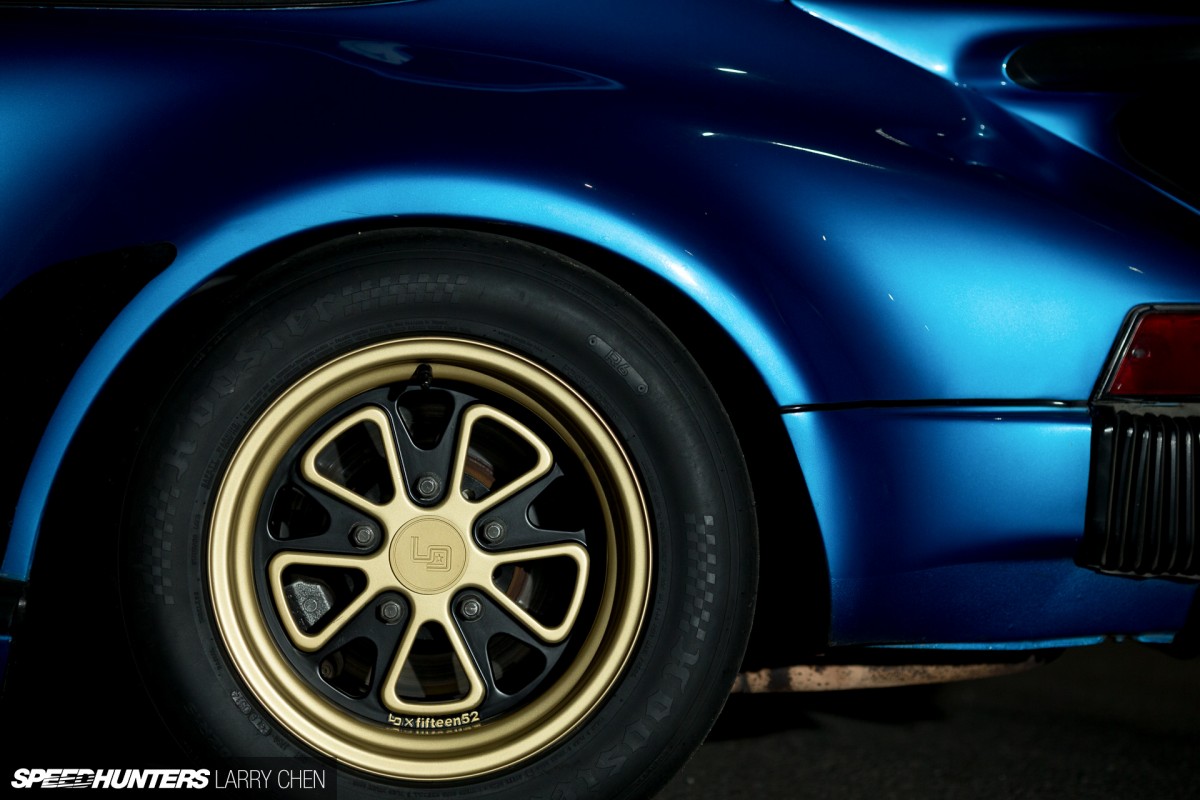 Porsche Taycan TECHART 22” Formula VI wheels on Neptune blue Taycan. unters_Magnus_Walker_930_porsche_turbo-14-1200x800