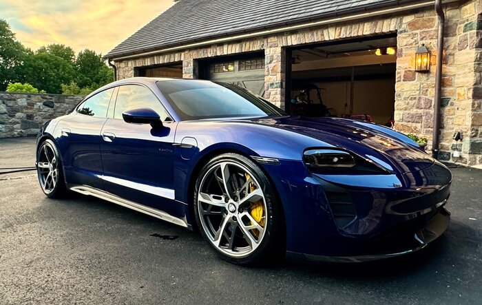 Gentian Blue Sedan w/ 21” Cross Turismo Wheels